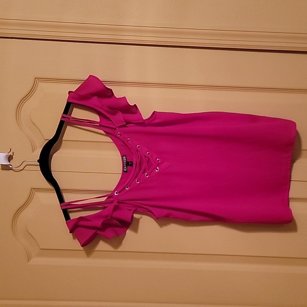 Express Cold Shoulder top, red size S/P